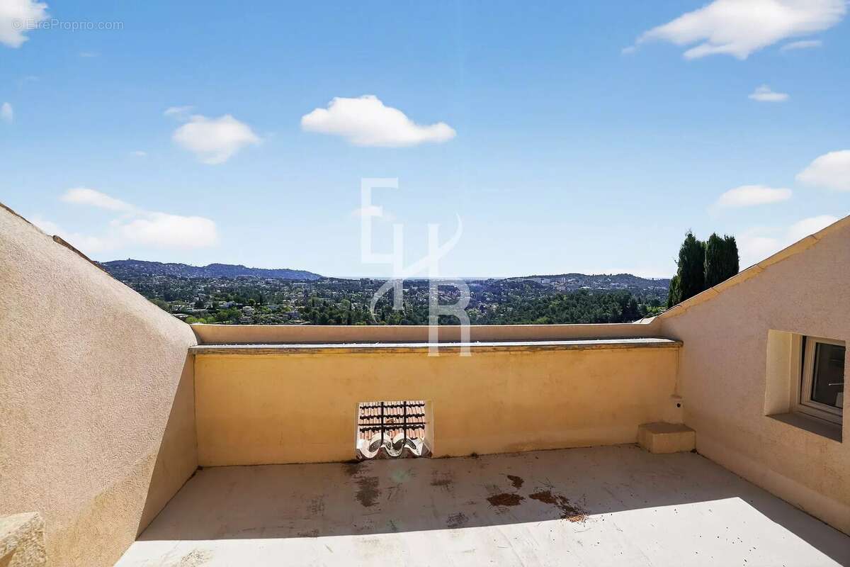 Appartement à MOUGINS