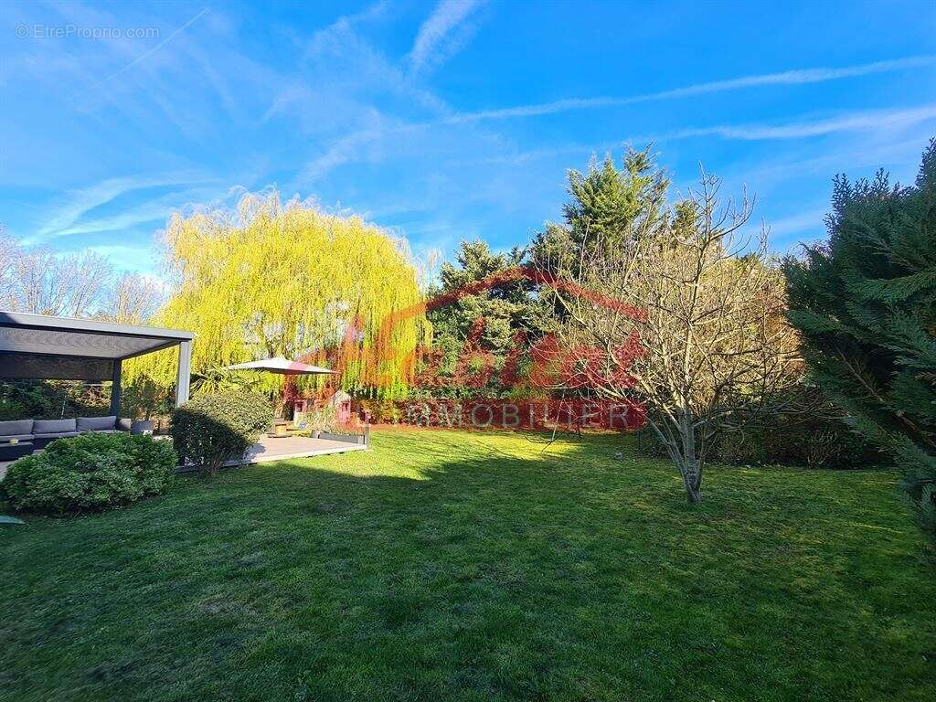 Maison 200 m² à Chelles  - photo 17