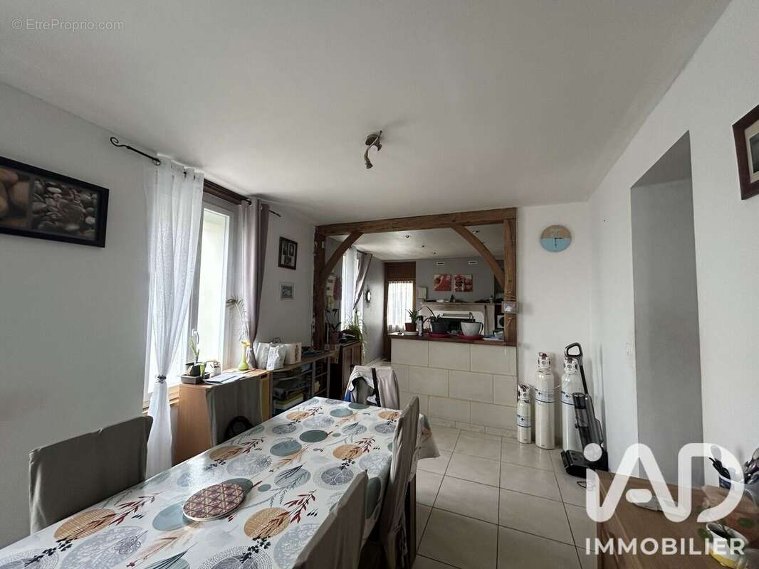 Maison 94 m² à Doue-La-Fontaine  - photo 7