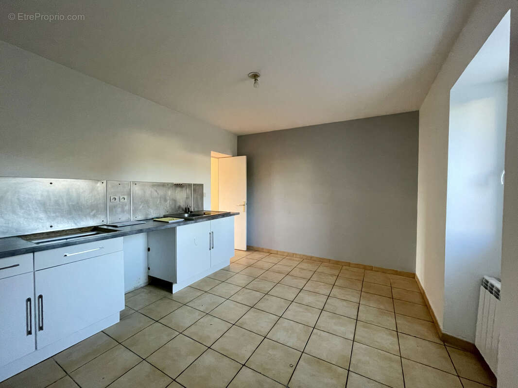 Maison à SAINT-GERMAIN-D&#039;ESTEUIL