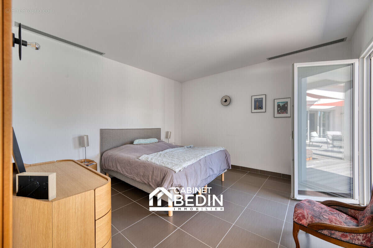 Maison 165 m² à Saint-Jean-D'illac  - photo 8