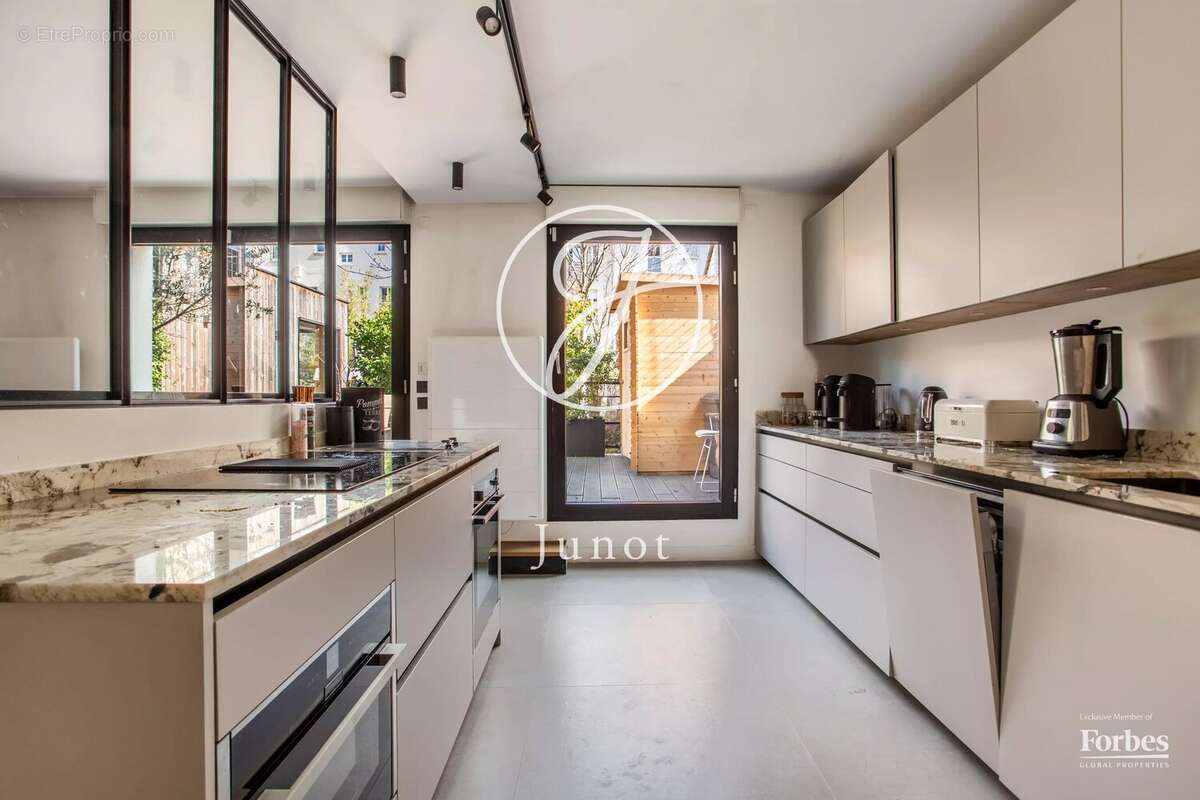Appartement à LEVALLOIS-PERRET