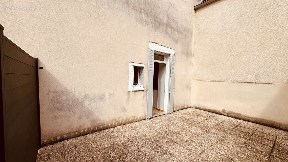 Maison à MAILLY-LE-CHATEAU