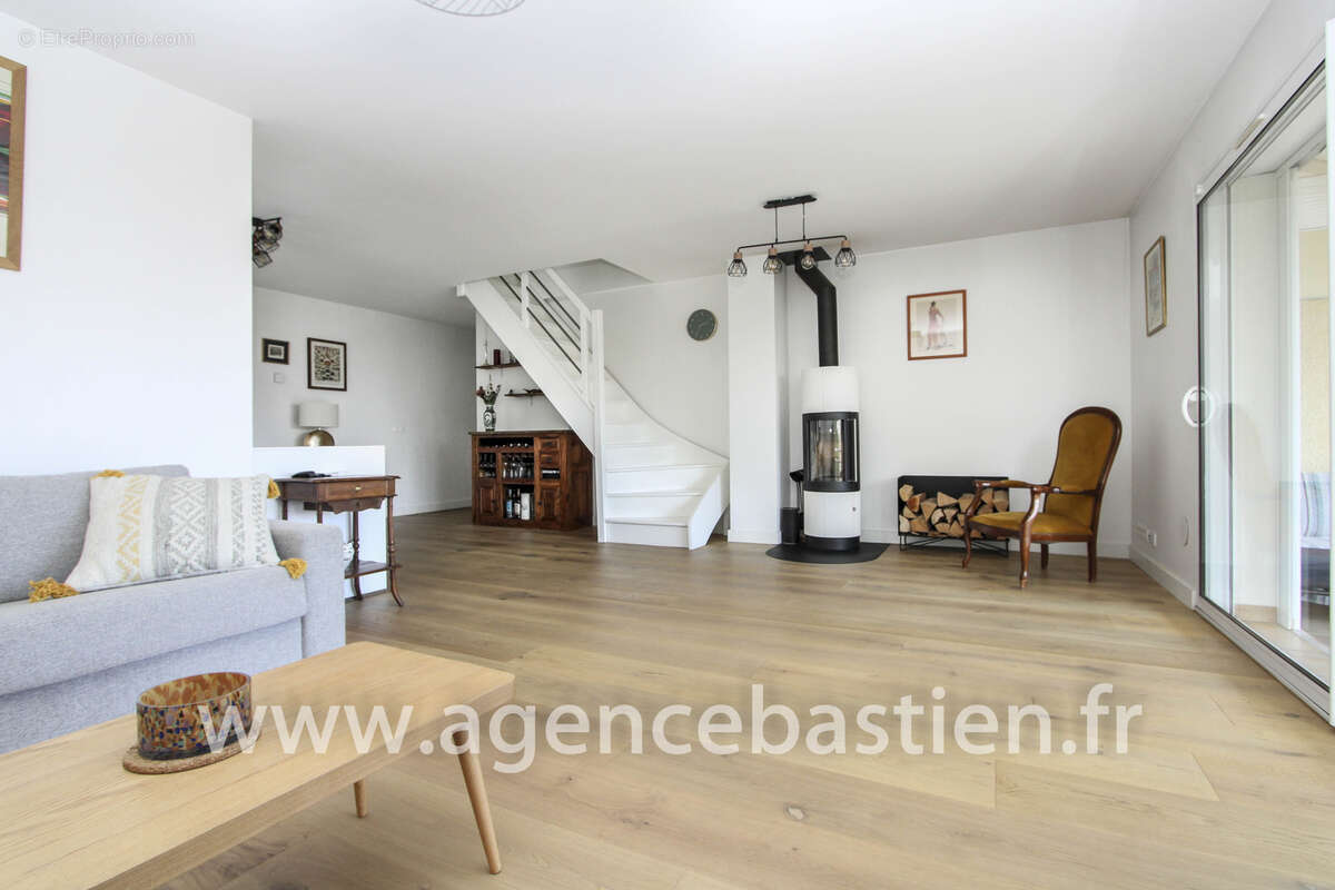 Appartement à SAINT-GENIS-POUILLY