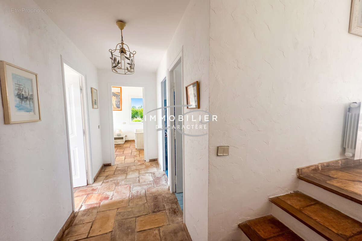 Maison 175 m² à Cavalaire-Sur-Mer  - photo 8