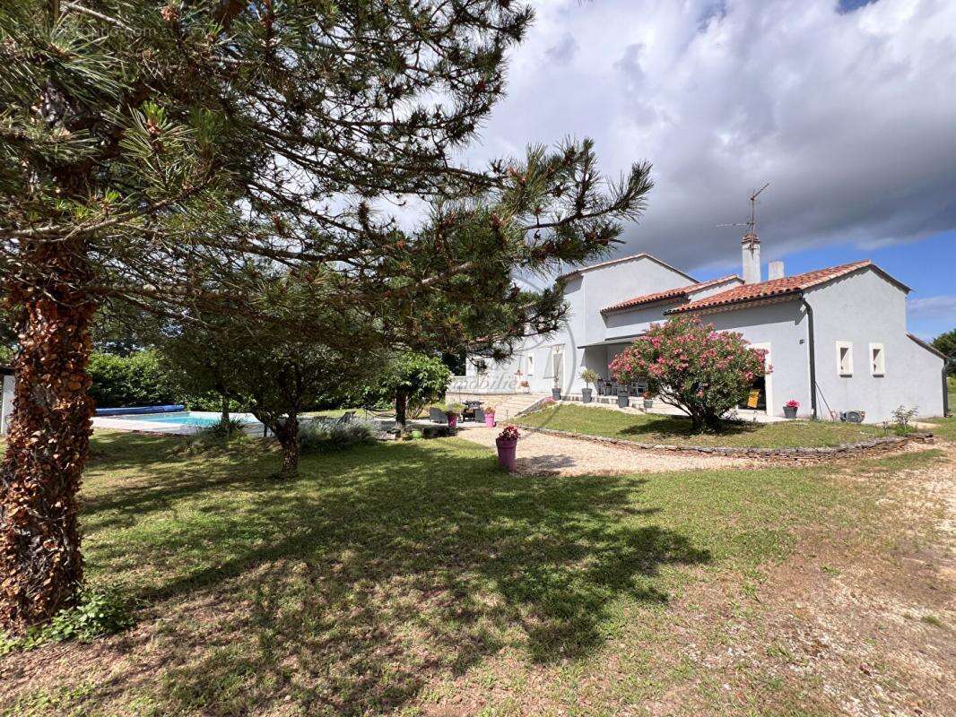 Villa avec piscine et jardin arboré, non loin de Barjac - photo 8