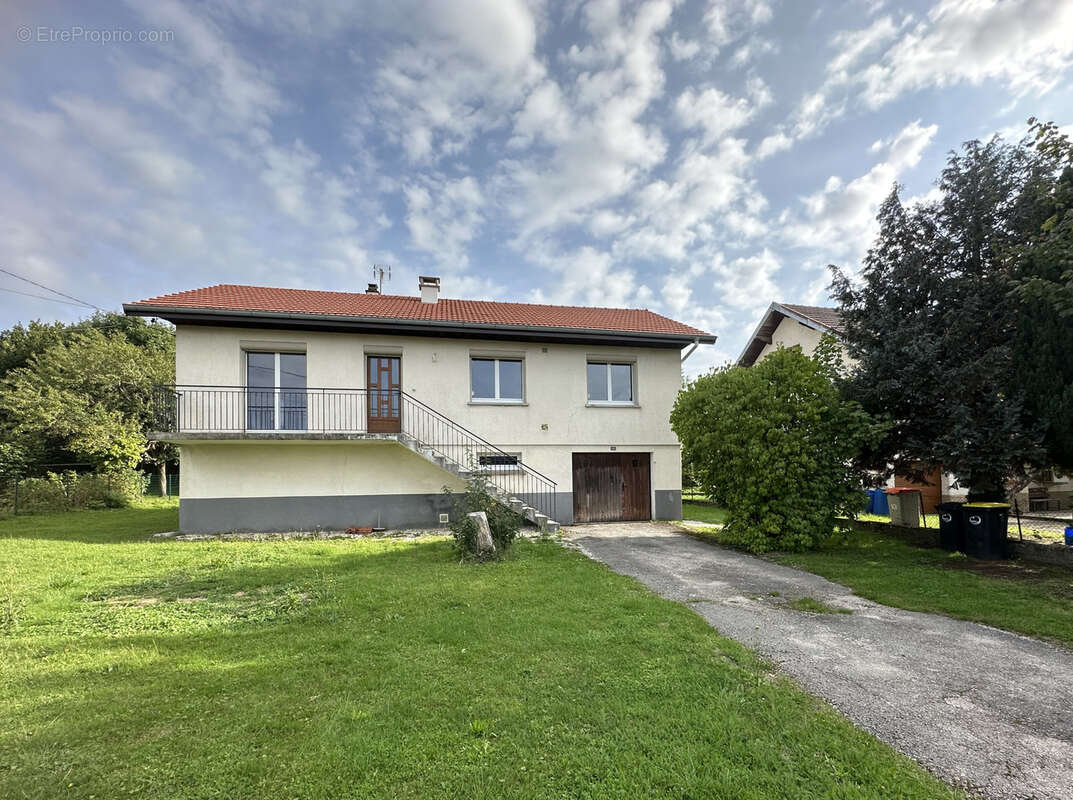 Maison à VERCEL-VILLEDIEU-LE-CAMP