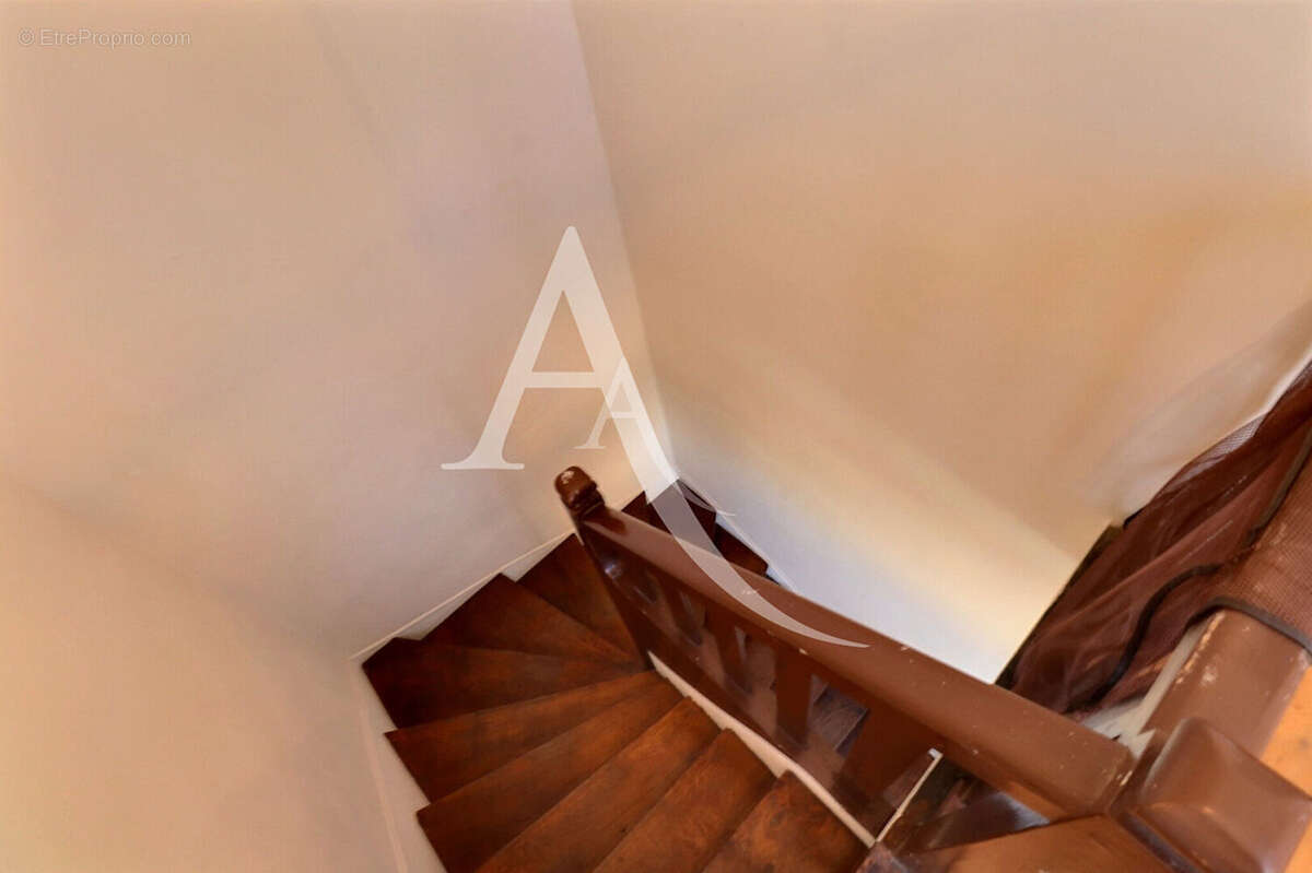 Beaucoup de cachet pour cette belle maison à Maisons Laffitte 4 pièce(s) 80 m2, 3 chambres, jardin, cave, parking ! - photo 10