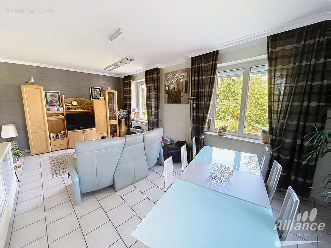Maison de 151 m2 avec piscine sur un terrain de 1474m2 - photo 5