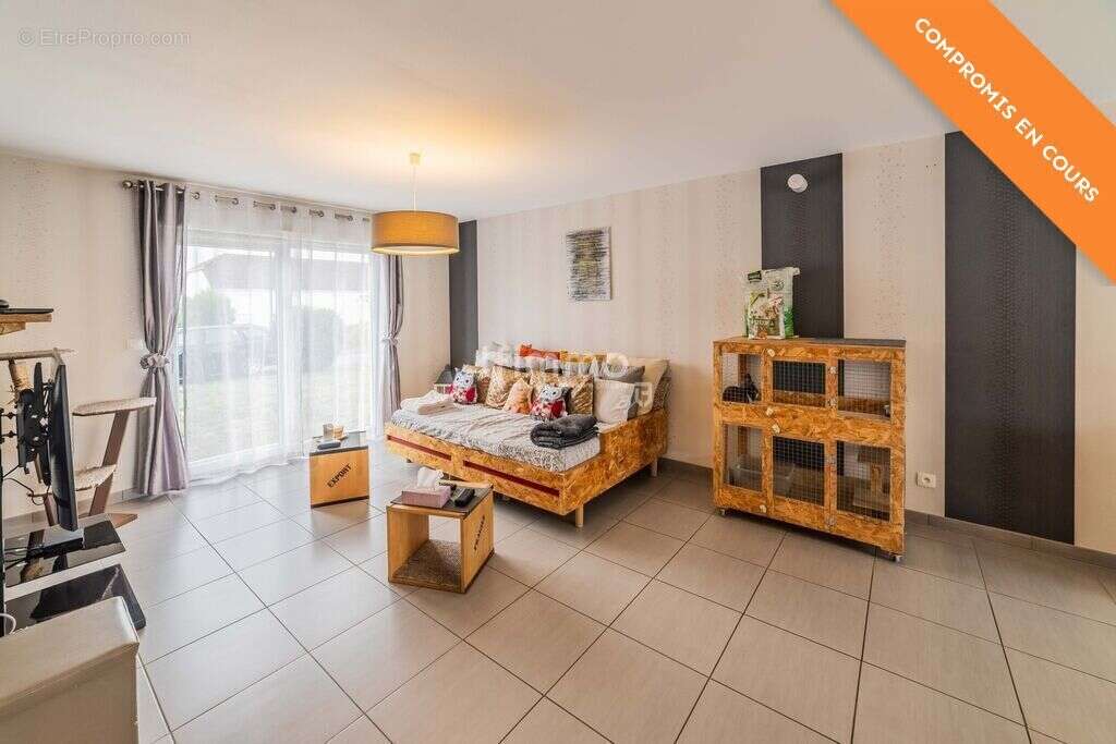 Maison à GROSTENQUIN