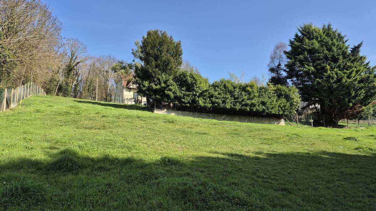 Terrain à NEZEL