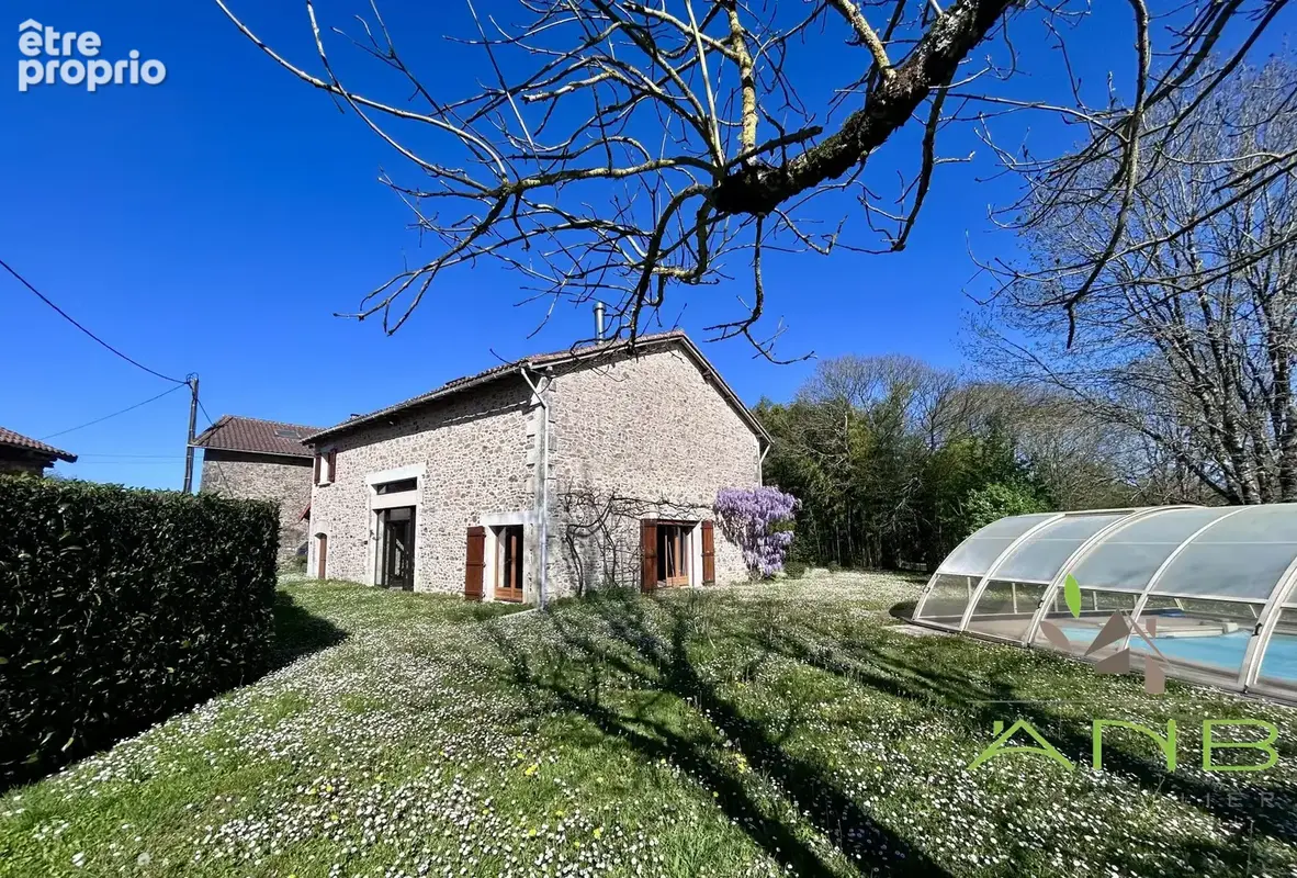 Maison 7 pièces 220 m² à vendre à Le Lindois (16310) - photo 2