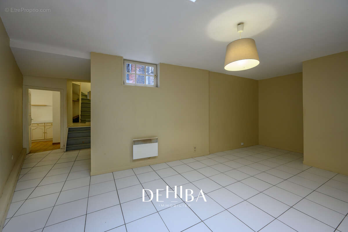 Vieux-Lille / Place du Lion d'Or - Triplex de 64m2 au 1er étage. - photo 4