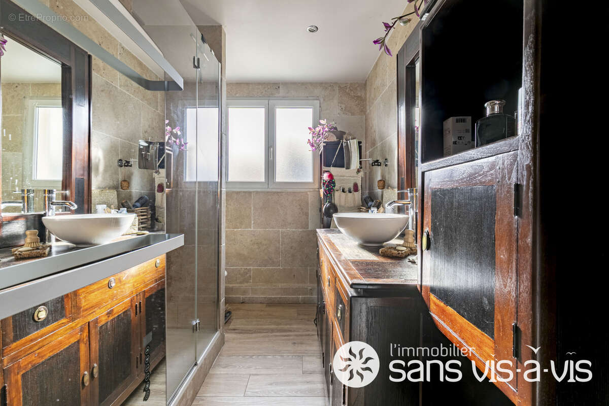 Appartement à COURBEVOIE