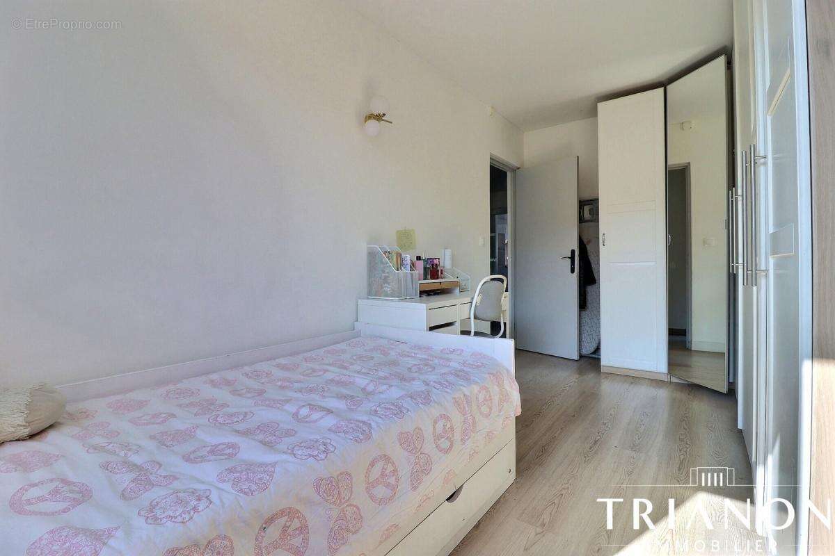 Appartement à LES CLAYES-SOUS-BOIS