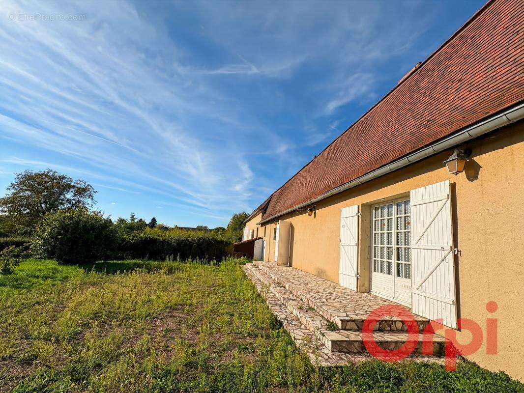 Maison à CHALIVOY-MILON