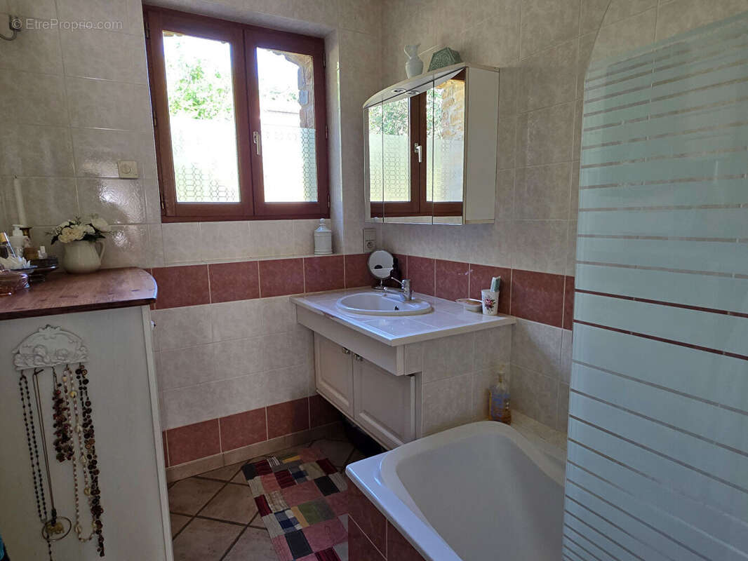 Maison en pierres sur terrain de 2250 m² - photo 10