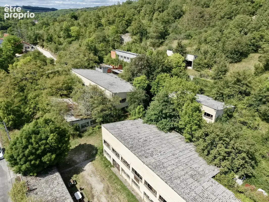 Terrain de 22 295m2 avec bâtiments - photo 4