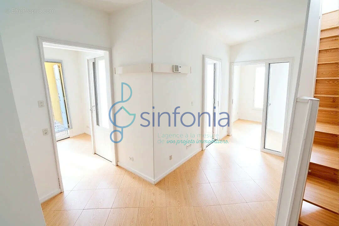 Maison à GALLARGUES-LE-MONTUEUX