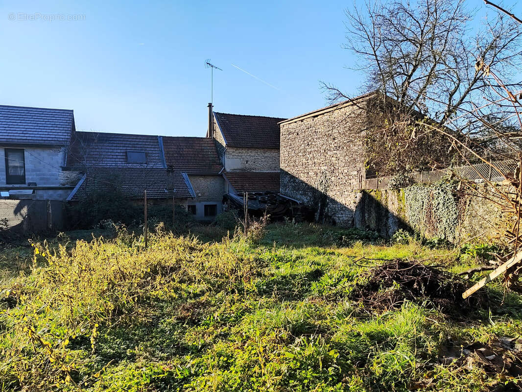 Maison à PORCIEU-AMBLAGNIEU