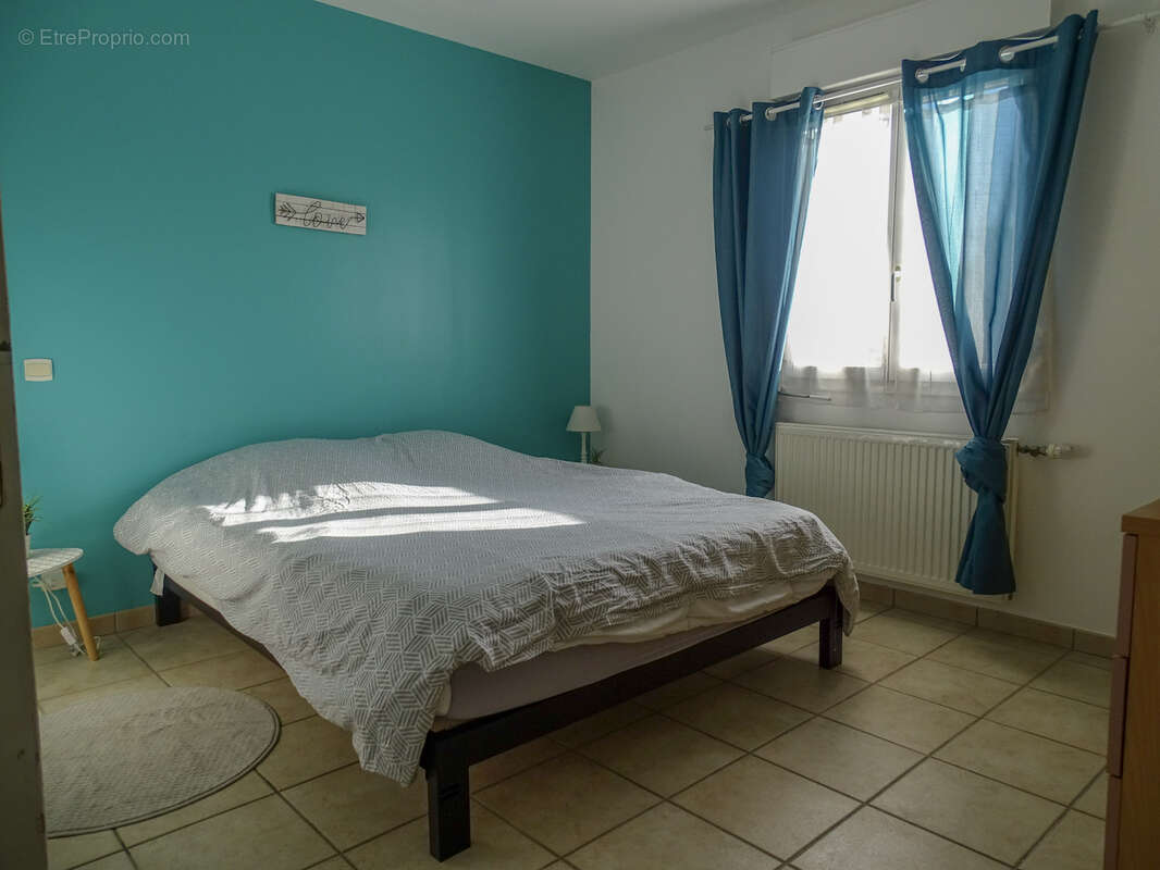 Maison à LA CHAPELLE-MONTMARTIN