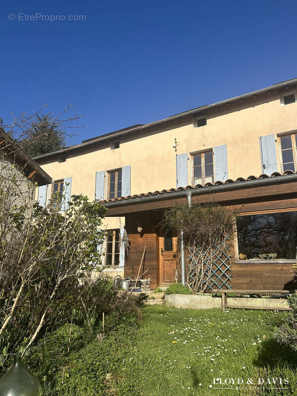 Maison à REVENTIN-VAUGRIS