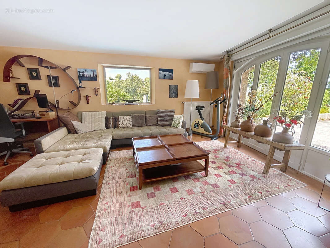 À VENDRE   Villa de charme avec vue mer, piscine chauffée et 6 chambres - photo 22