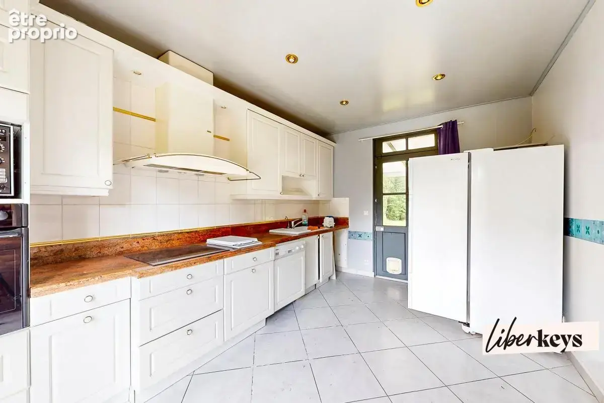 Propriété de 221 m² carrez zt 274 m² surface totale de 7 pièces dans le Vexin à la lisière de la Troesne à Trie-Château 60590 - photo 10
