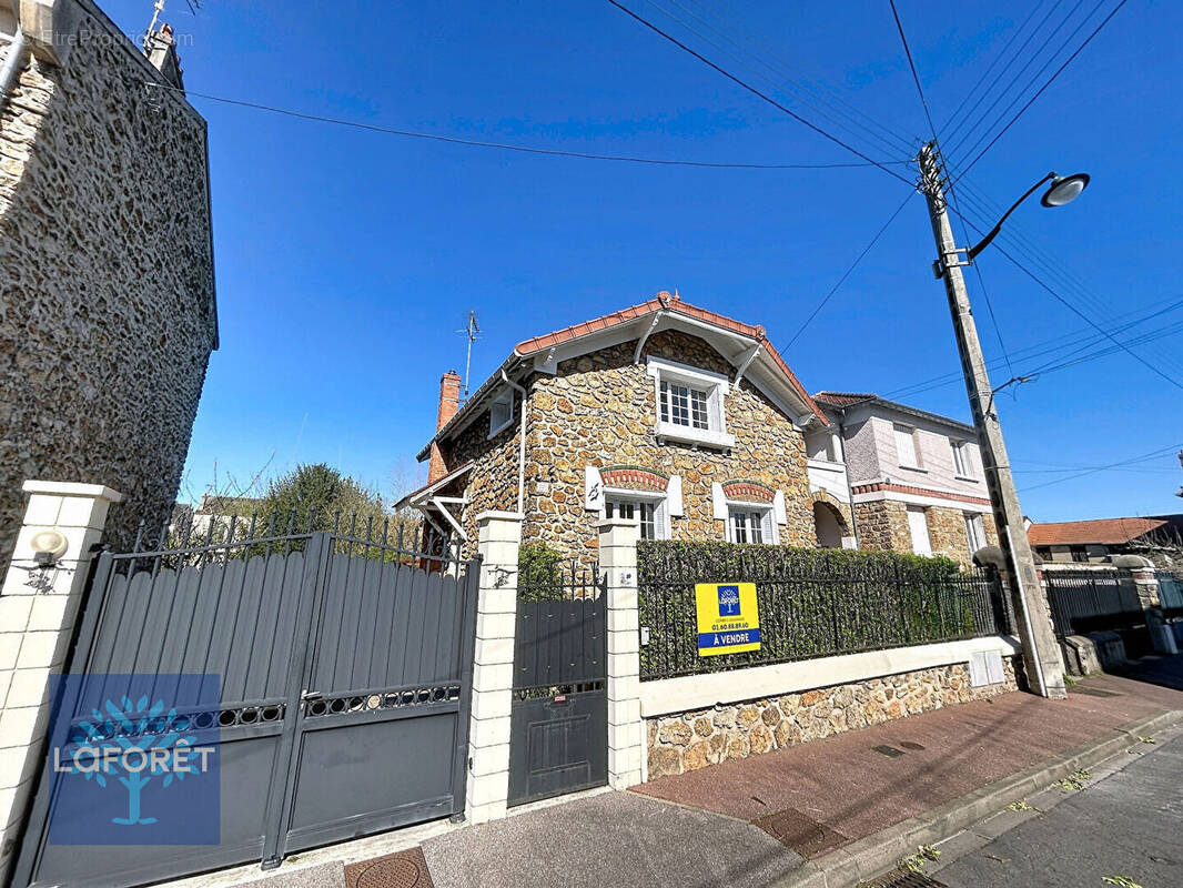 Maison à CORBEIL-ESSONNES