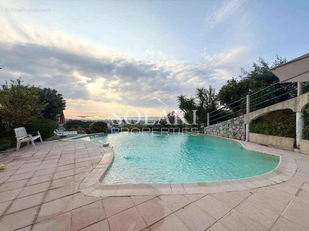 Maison à MANDELIEU-LA-NAPOULE