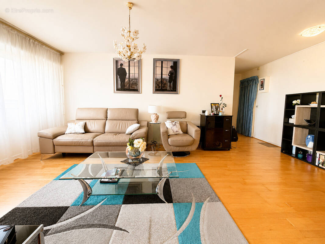Appartement à COURBEVOIE