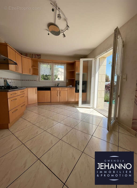 Maison 138 m² à Saint-Ave  - photo 2