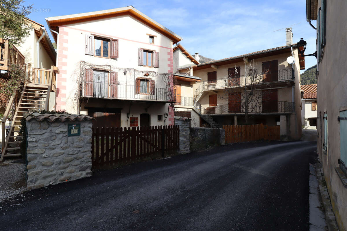 Maison à THORAME-BASSE