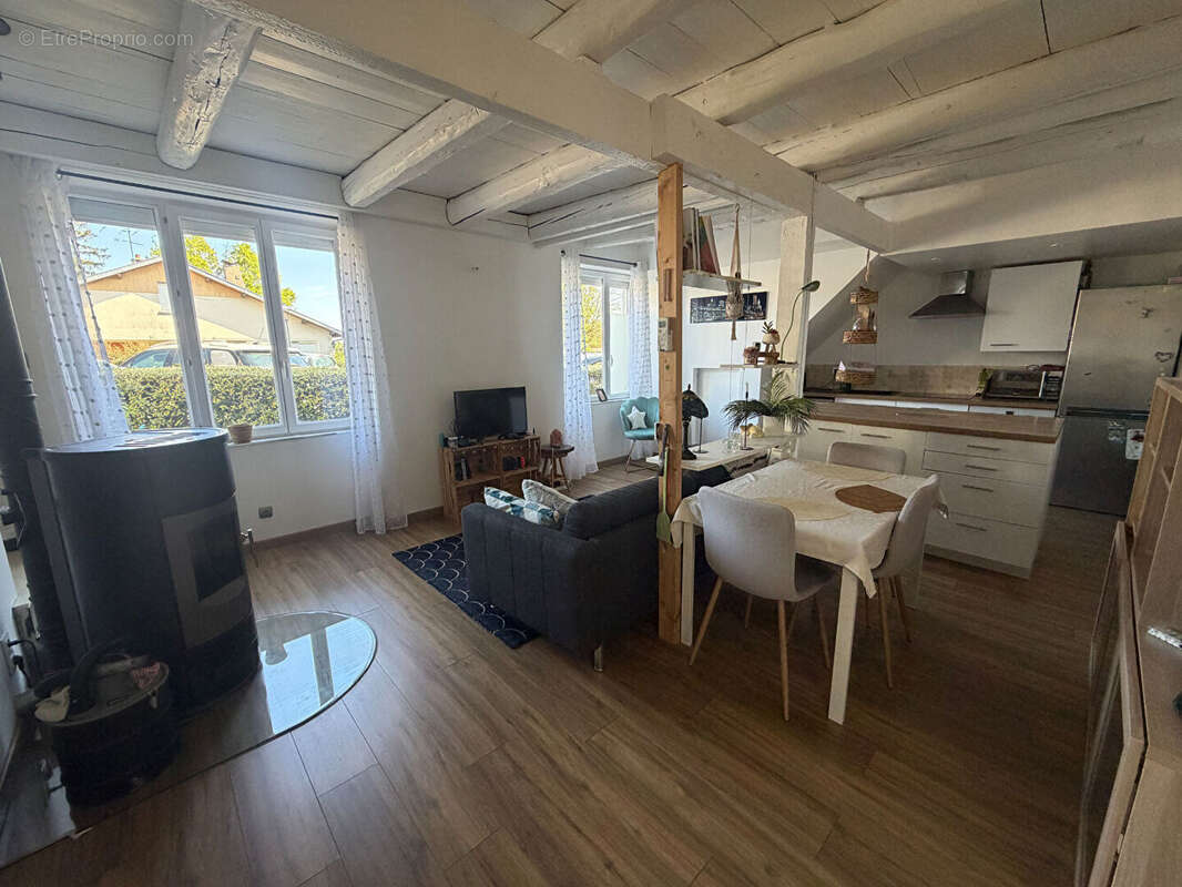 Appartement à CORCELLES-LES-MONTS