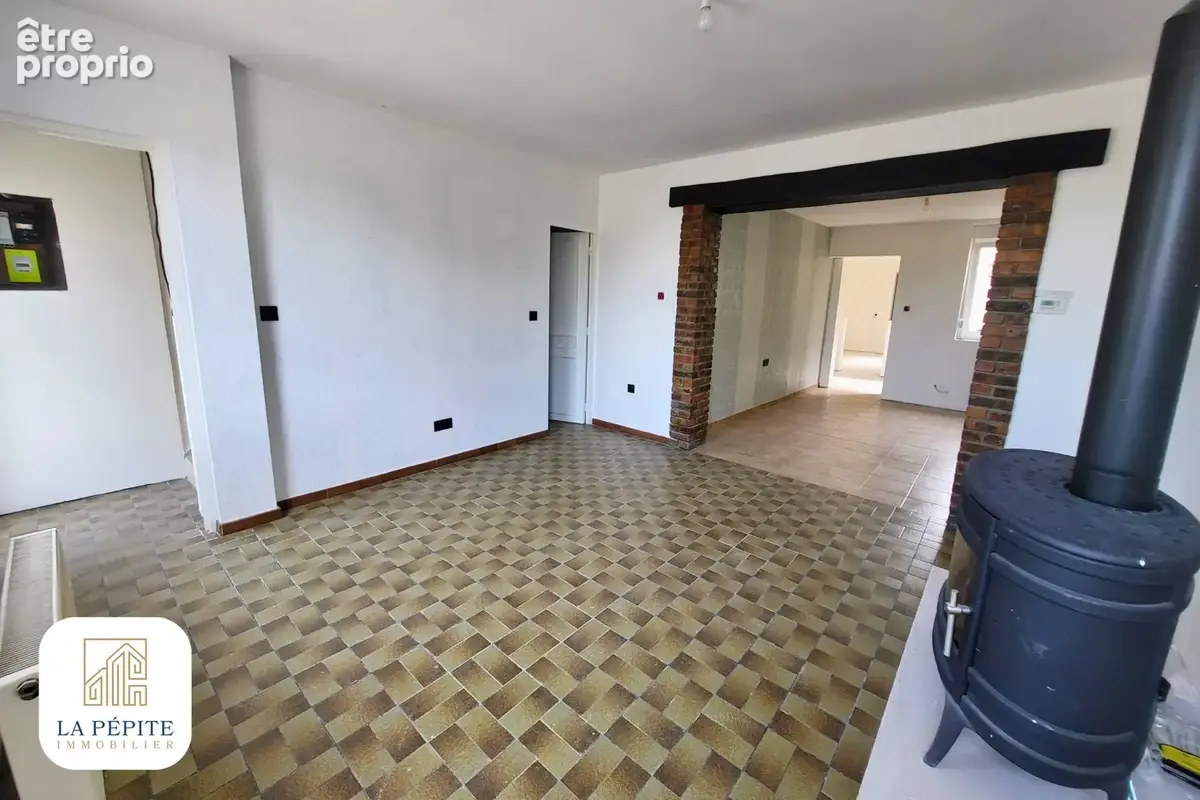 Maison semi-individuelle rénovée - 108,8 m2 - 3 chambres - Terrain, garages et dépendances - photo 4