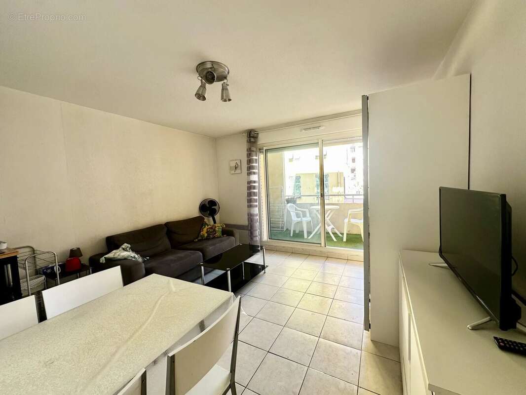 Beau studio - terrasse - calme - proche garibaldi - photo 3
