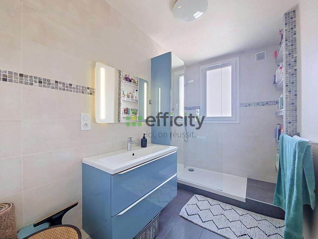 Appartement à LE PLESSIS-TREVISE