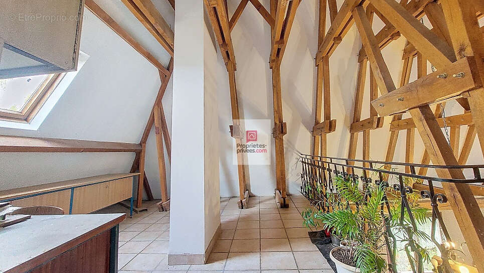 Maison à SAINT-PIERRE-DE-CHIGNAC