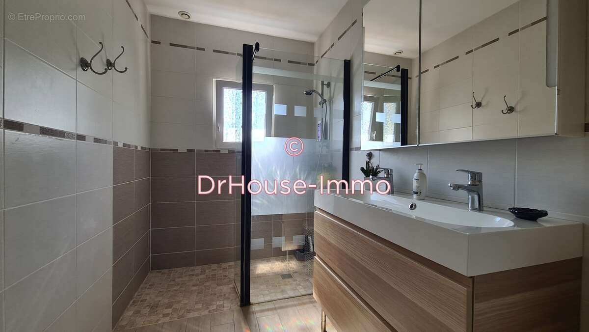 Maison à AMBARES-ET-LAGRAVE