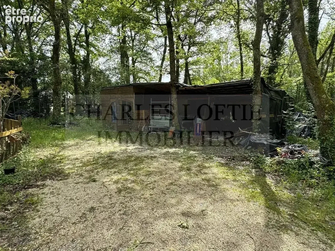 Maison de construction traditionnelle avec garage, terrasse couverte et joli jardin arboré de plus de 3500 m² - photo 15