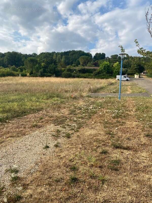 Terrain 600 m² à Reynies  - photo 4