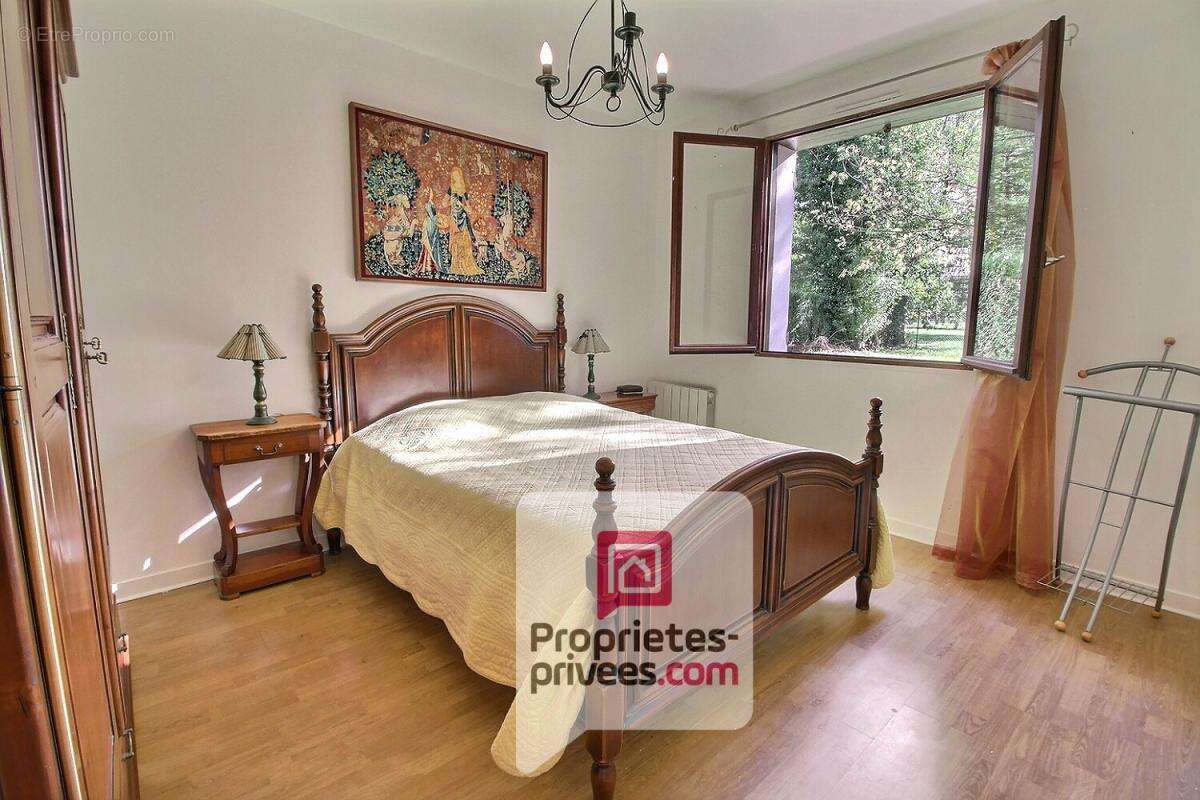 A 1h de PARIS - Secteur recherché - Maison de 130 m2 - 4 CHAMBRES - GARAGE - TERRAIN 2088  m2 - photo 8