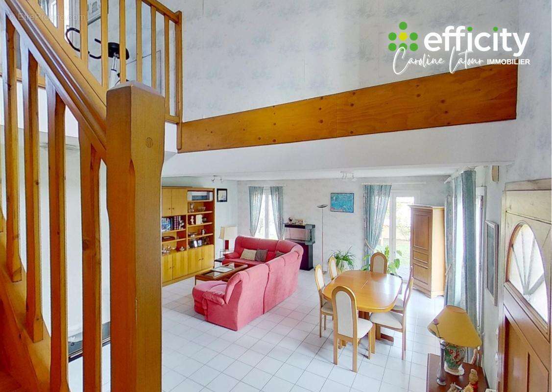 Maison à VEAUCHE