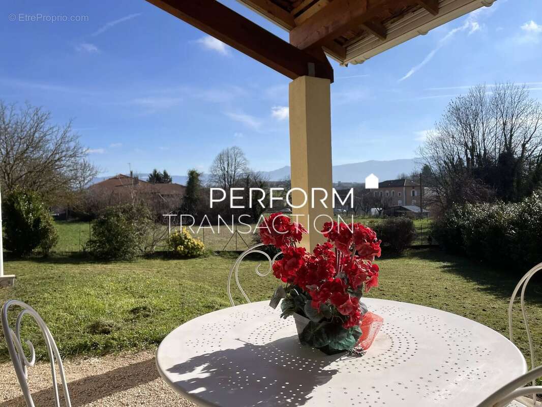 Maison à CHEVRIERES