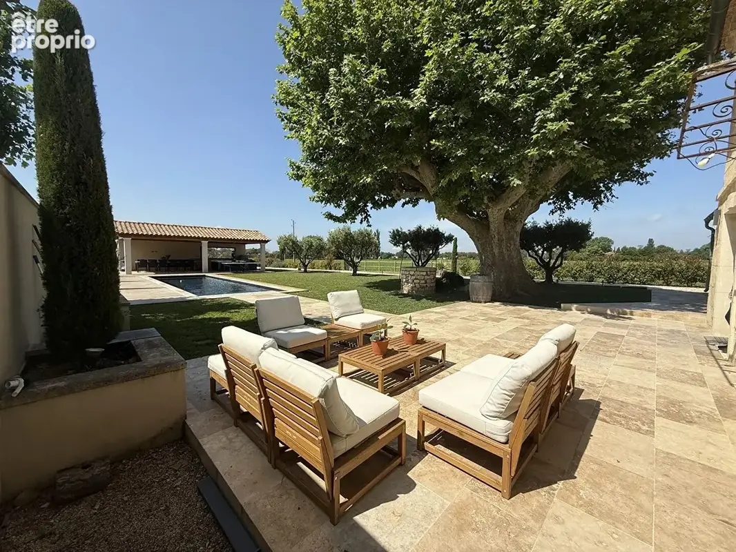 Raphèle-lès-Arles Mas de charme rénové avec piscine, beaux volumes et terrain arboré - photo 10