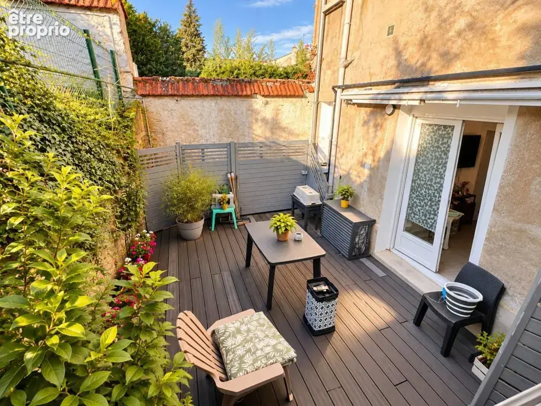 VERDUN – Superbe T2 rénové de 46m² avec terrasse de 22 m² sans vis-à-vis - photo 4