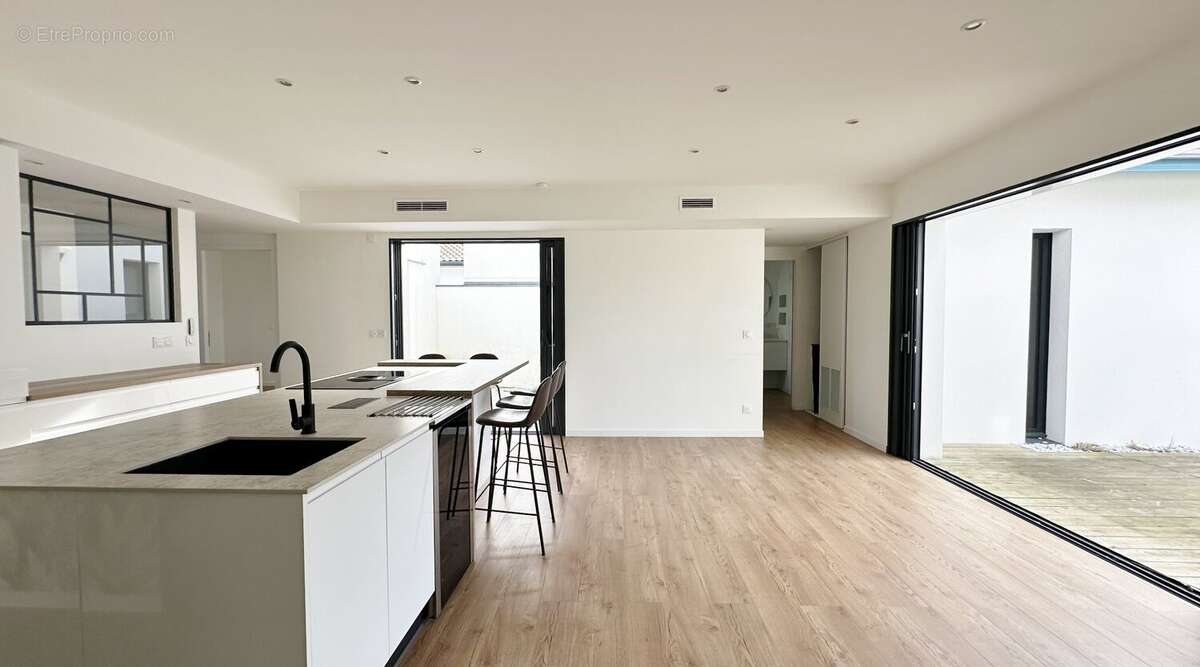 Maison à SAINT-MARTIN-DE-SEIGNANX