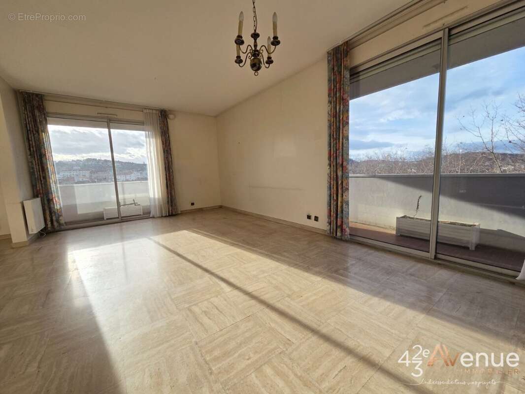 Appartement à SAINT-ETIENNE