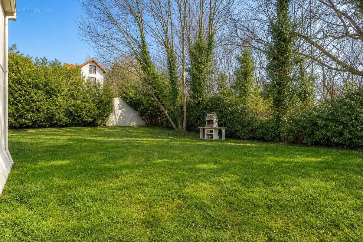 Maison individuelle de 7 pièces de 220m² en vente à Sarcelles - Idéal pour les familles - photo 20