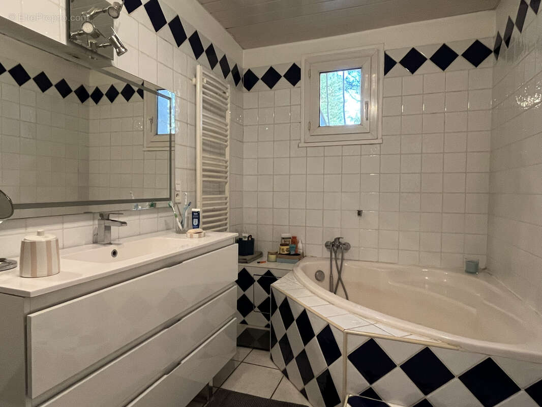 Maison à MONTELIMAR